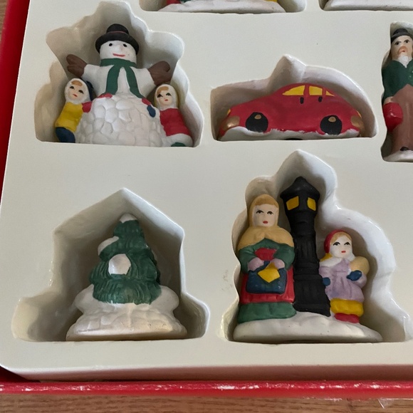 Vtg SNOWFLAKE Village 12 Pc Christmas Accessories Set Egg Nog Cart Trees People - Picture 4 of 7